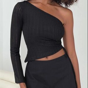 Princess Polly one shoulder one shoulder shirt🖤